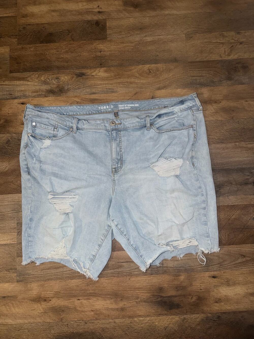 Torrid women’s perfect vintage fit Bermuda blue jeans shorts